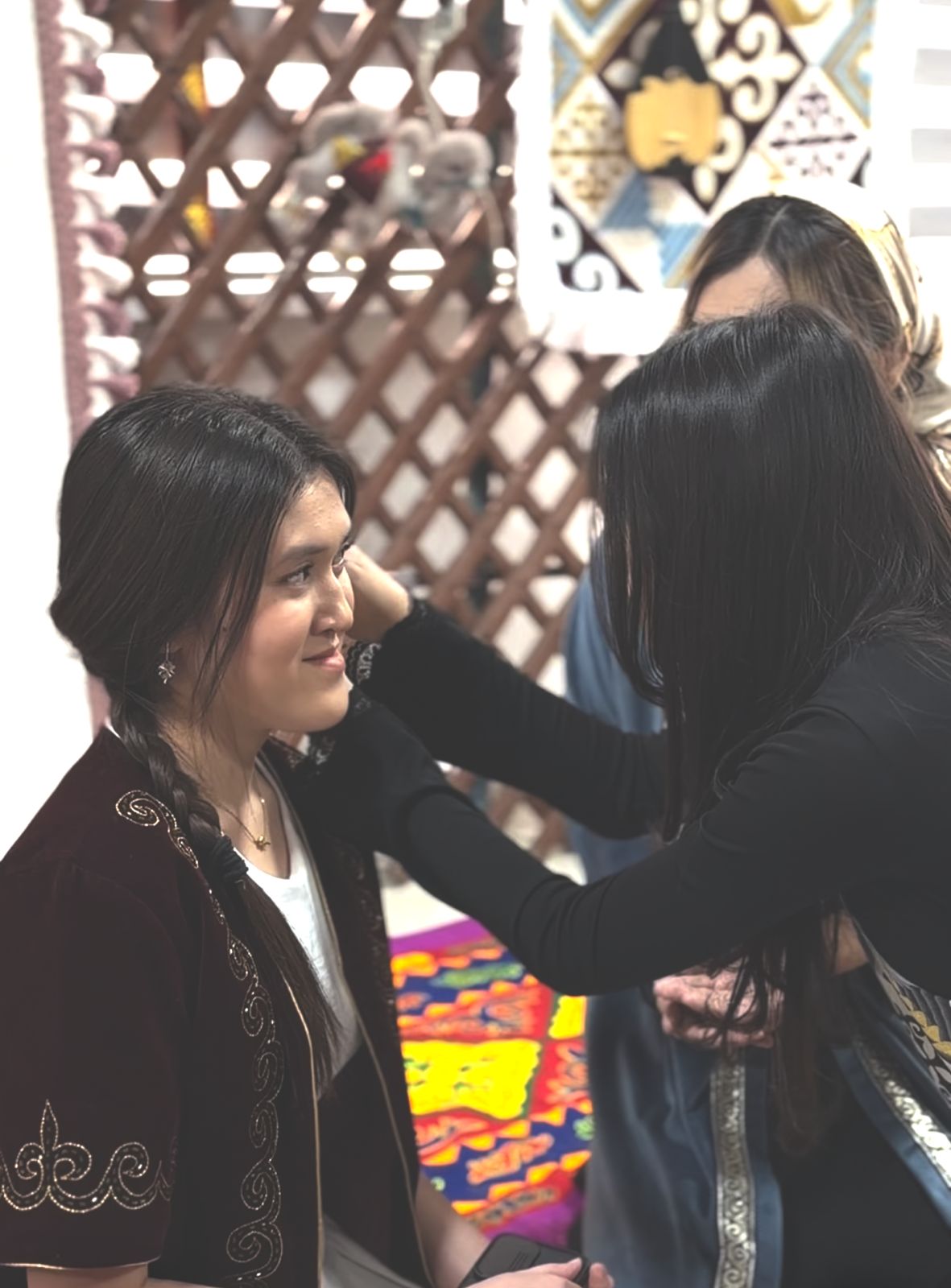 Көктем мерекесіндегі көне дәстүр: Сырға салу рәсімі